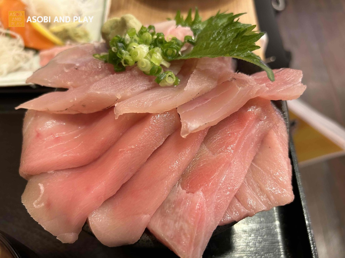 京都アバンティに新しくできた海鮮居酒屋で海鮮丼をいただきました。