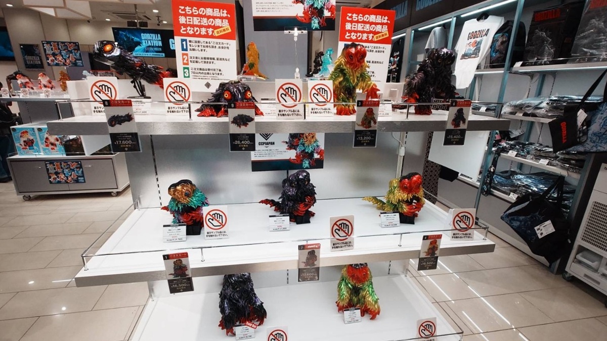 JR京都駅「ゴジラステーション」関西初上陸！限定ソフビ・グッズ販売中【2026年6月27日撮影】